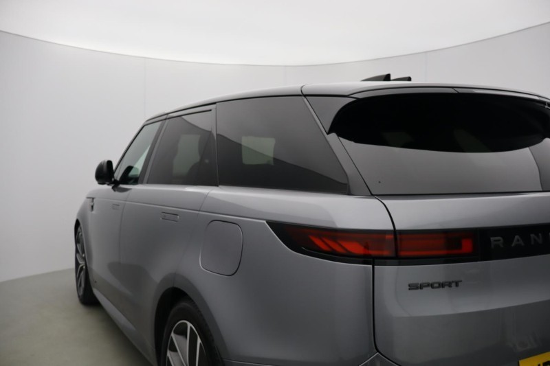 2022 (22) LAND ROVER DISCOVERY 3.0 D300 R-Dynamic HSE 5dr Auto 5202615