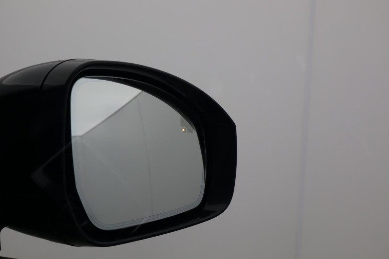 2022 (22) LAND ROVER DISCOVERY 3.0 D300 R-Dynamic HSE 5dr Auto 5202676