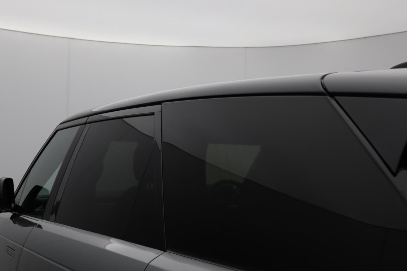 2022 (22) LAND ROVER DISCOVERY 3.0 D300 R-Dynamic HSE 5dr Auto 5202618