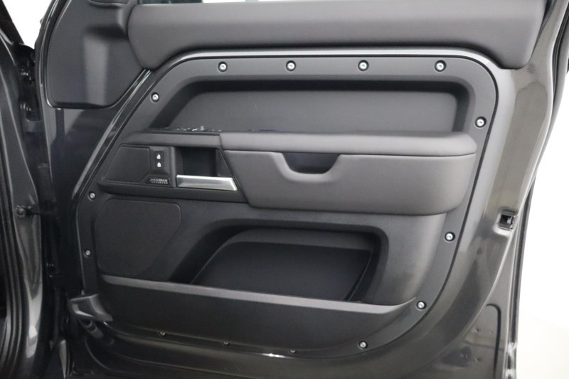 2025 (75) LAND ROVER DEFENDER 3.0 D350 X-Dynamic HSE 110 5dr Auto [7 Seat] 5200983