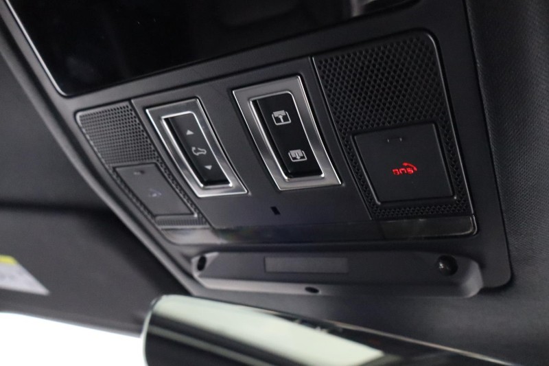 2025 (75) LAND ROVER DEFENDER 3.0 D350 X-Dynamic HSE 110 5dr Auto [7 Seat] 5201016