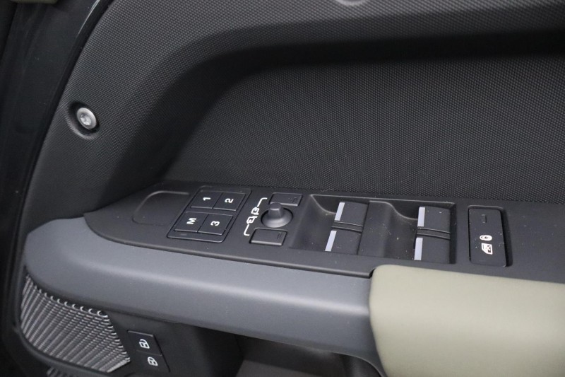 2024 (73) LAND ROVER DEFENDER 3.0 D250 X-Dynamic HSE 110 5dr Auto 5209674