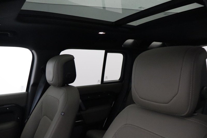 2024 (73) LAND ROVER DEFENDER 3.0 D250 X-Dynamic HSE 110 5dr Auto 5209649