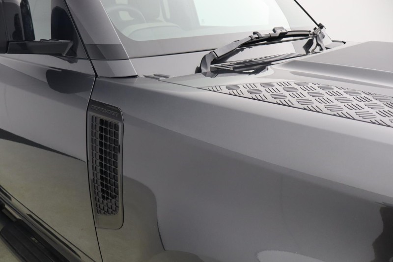 2024 (73) LAND ROVER DEFENDER 3.0 D250 X-Dynamic HSE 110 5dr Auto 5209663