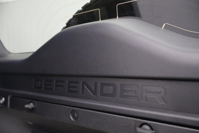 2024 (73) LAND ROVER DEFENDER 3.0 D250 X-Dynamic HSE 110 5dr Auto 5209643
