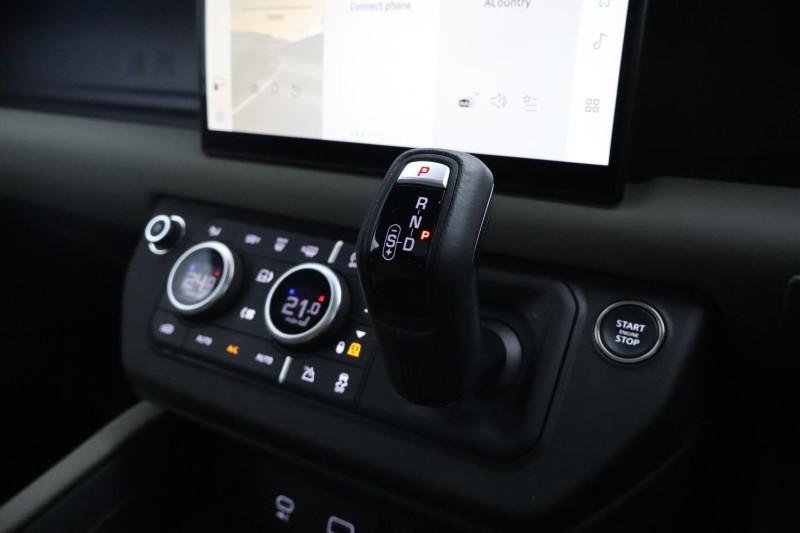 2024 (73) LAND ROVER DEFENDER 3.0 D250 X-Dynamic HSE 110 5dr Auto 5209679