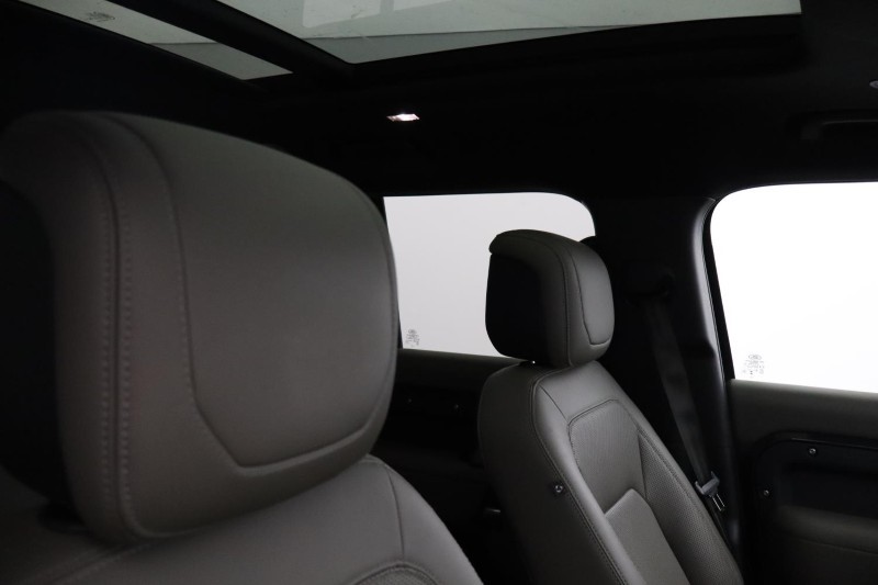 2024 (73) LAND ROVER DEFENDER 3.0 D250 X-Dynamic HSE 110 5dr Auto 5209677