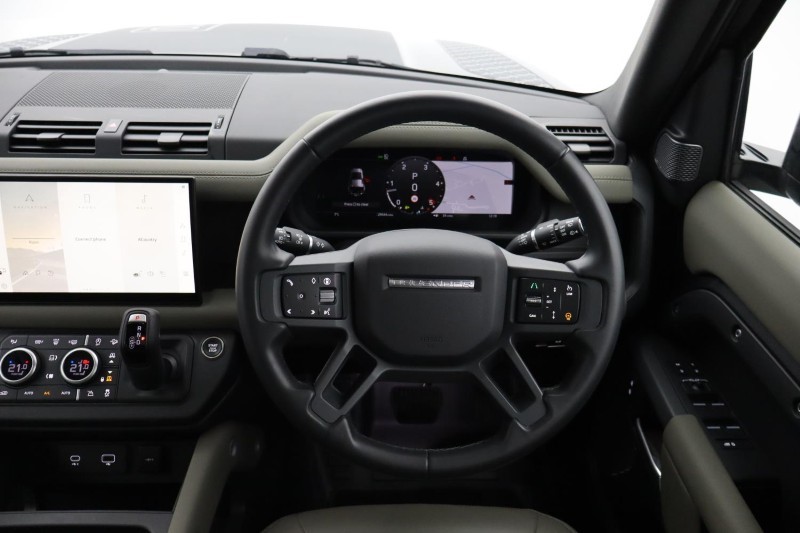 2024 (73) LAND ROVER DEFENDER 3.0 D250 X-Dynamic HSE 110 5dr Auto 5209706