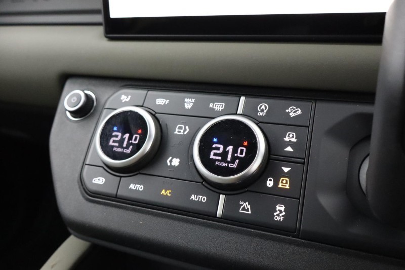 2024 (73) LAND ROVER DEFENDER 3.0 D250 X-Dynamic HSE 110 5dr Auto 5209684