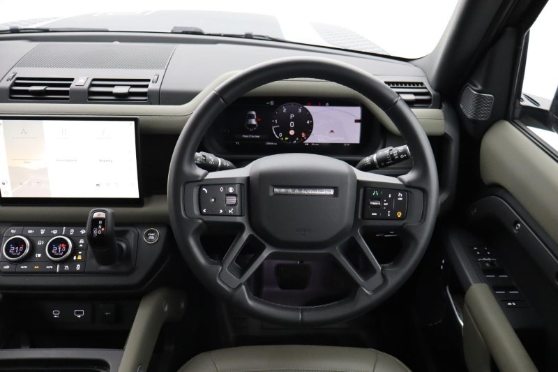 2024 (73) LAND ROVER DEFENDER 3.0 D250 X-Dynamic HSE 110 5dr Auto 5209708