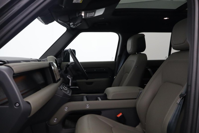 2024 (73) LAND ROVER DEFENDER 3.0 D250 X-Dynamic HSE 110 5dr Auto 5209648