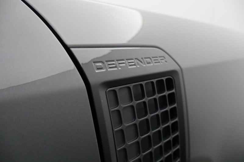 2024 (73) LAND ROVER DEFENDER 3.0 D250 X-Dynamic HSE 110 5dr Auto 5209672