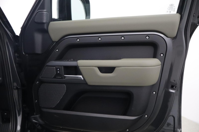 2024 (73) LAND ROVER DEFENDER 3.0 D250 X-Dynamic HSE 110 5dr Auto 5209673