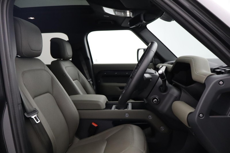 2024 (73) LAND ROVER DEFENDER 3.0 D250 X-Dynamic HSE 110 5dr Auto 5209675