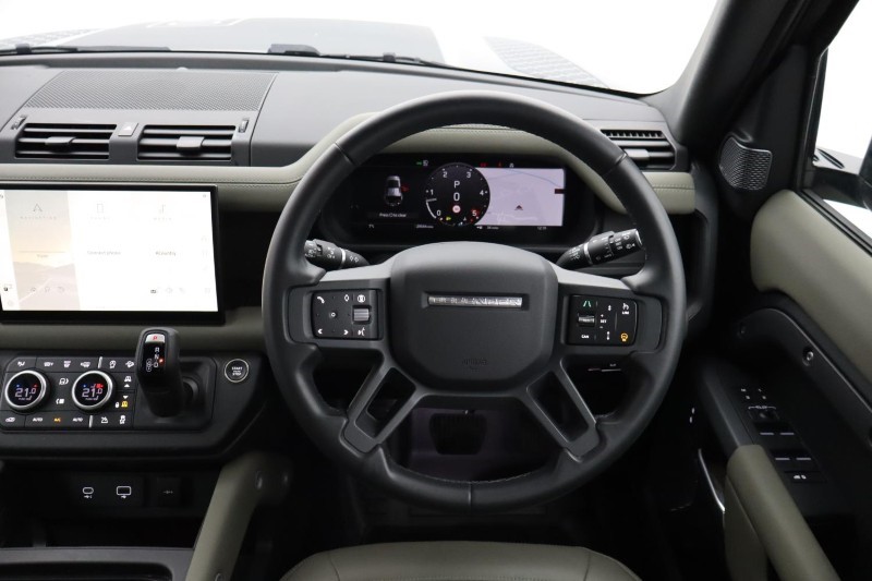 2024 (73) LAND ROVER DEFENDER 3.0 D250 X-Dynamic HSE 110 5dr Auto 5209707