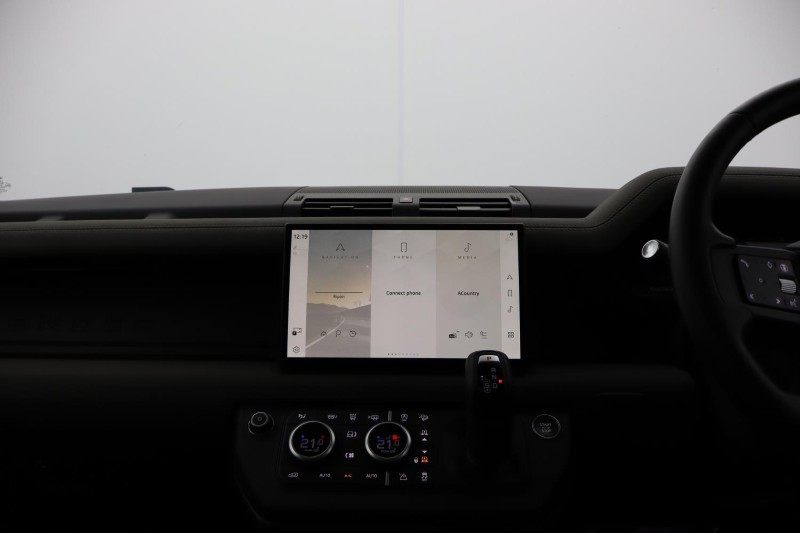 2024 (73) LAND ROVER DEFENDER 3.0 D250 X-Dynamic HSE 110 5dr Auto 5209704