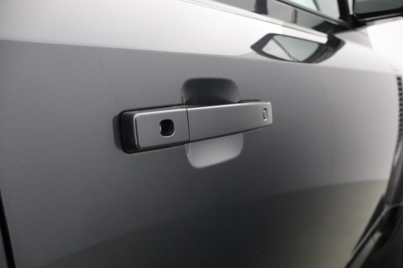 2023 (73) LAND ROVER COMMERCIAL DEFENDER 3.0 D300 Hard Top X-Dynamic HSE Auto 5219907