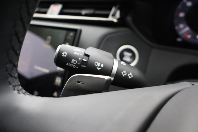 2023 (23) LAND ROVER RANGE ROVER VELAR 2.0 D200 MHEV Dynamic SE 5dr Auto 5226476