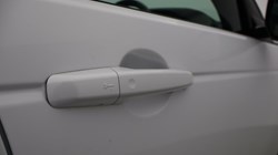 2020 (20) LAND ROVER DISCOVERY SPORT 2.0 P250 R-Dynamic HSE 5dr Auto 5238167