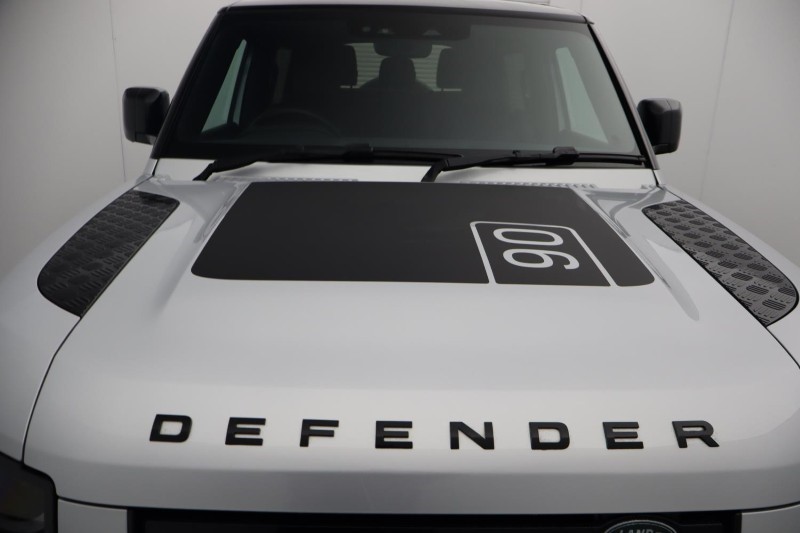 2023 (23) LAND ROVER DEFENDER 3.0 D250 X-Dynamic SE 90 3dr Auto 5232213