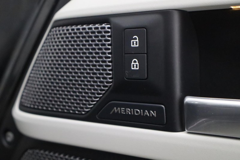 2021 (71) LAND ROVER DEFENDER 3.0 D250 X-Dynamic HSE 90 3dr Auto 5267905