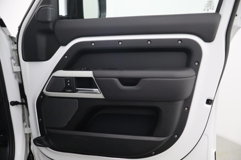 2023 (23) LAND ROVER DEFENDER 3.0 D250 X-Dynamic HSE 110 5dr Auto 5276641