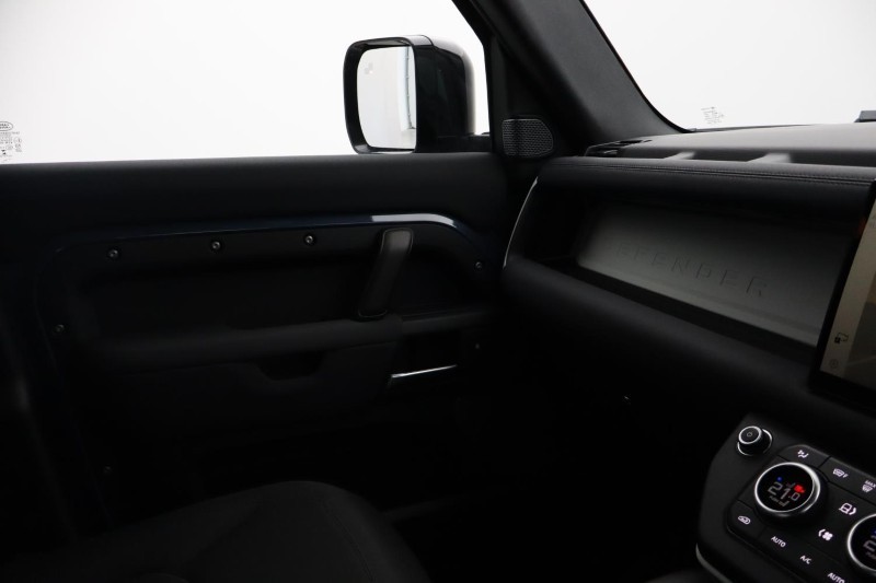 2021 (21) LAND ROVER DEFENDER 3.0 D200 110 5dr Auto 5232116