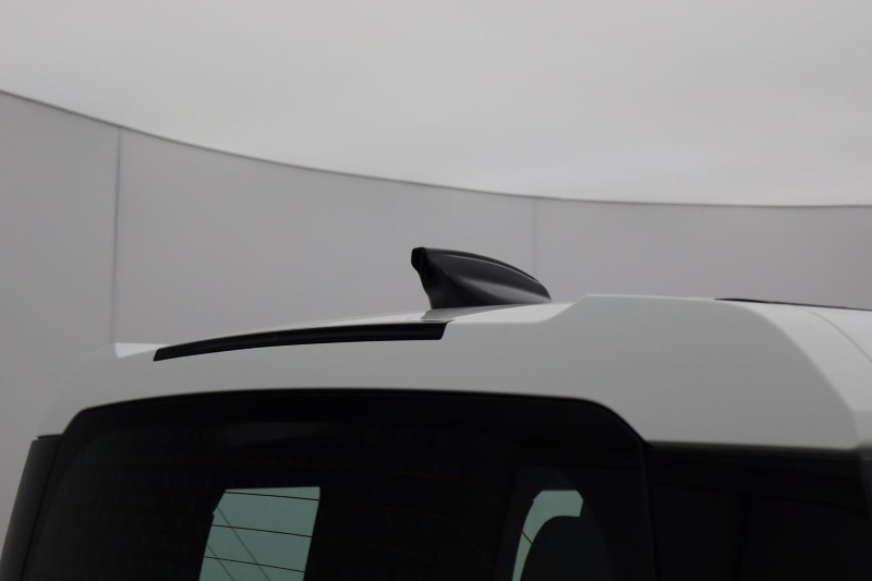 2021 (21) LAND ROVER DEFENDER 3.0 D200 110 5dr Auto 5232118