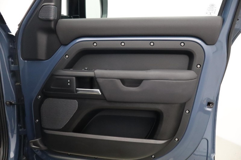 2021 (21) LAND ROVER DEFENDER 3.0 D200 110 5dr Auto 5232099