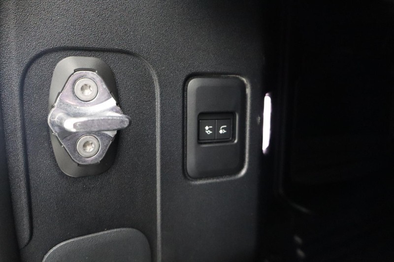 2021 (21) LAND ROVER DEFENDER 3.0 D200 110 5dr Auto 5232071