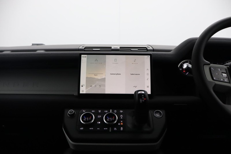 2021 (21) LAND ROVER DEFENDER 3.0 D200 110 5dr Auto 5232093