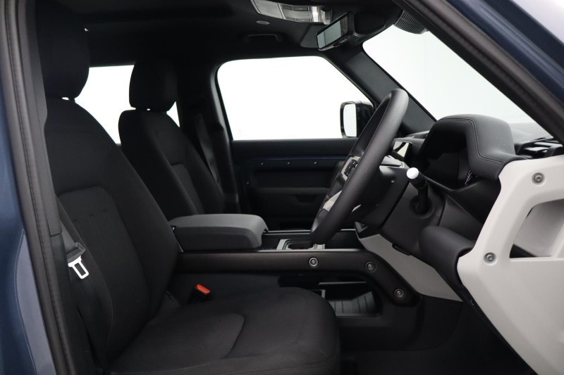 2021 (21) LAND ROVER DEFENDER 3.0 D200 110 5dr Auto 5232100