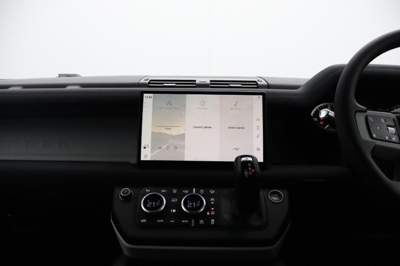 2021 (21) LAND ROVER DEFENDER 3.0 D200 110 5dr Auto 5232094