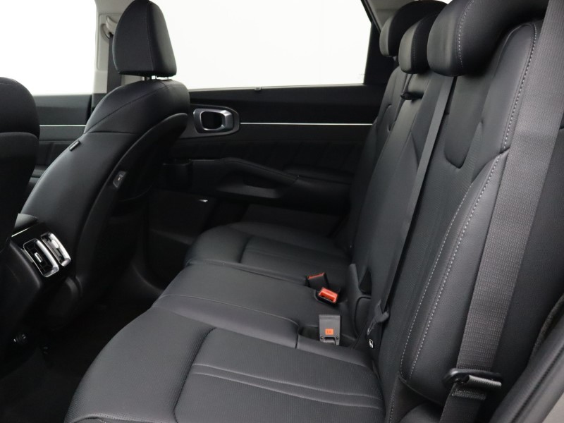 2024 (74) KIA SORENTO 1.6 T-GDi HEV 3 5dr Auto 4117477