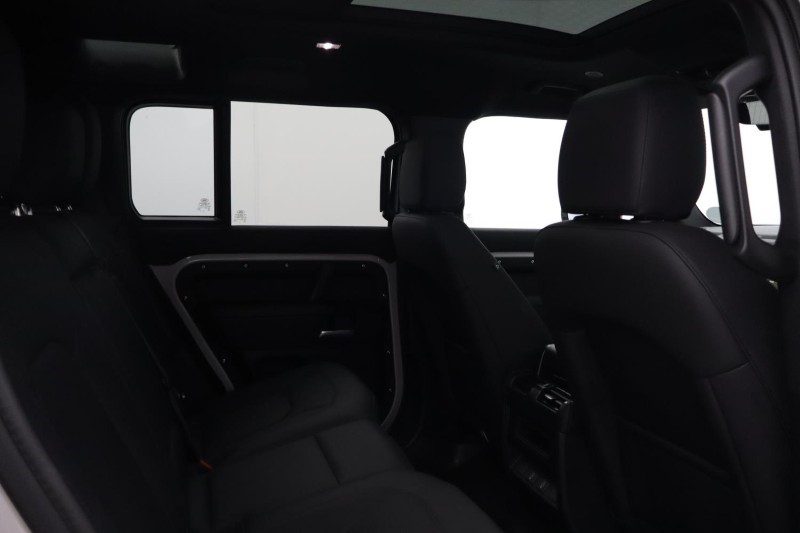 2026 (26) LAND ROVER DEFENDER 3.0 D250 X-Dynamic SE 110 5dr Auto 5814166