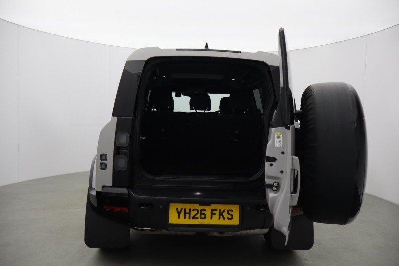 2026 (26) LAND ROVER DEFENDER 3.0 D250 X-Dynamic SE 110 5dr Auto 5814146