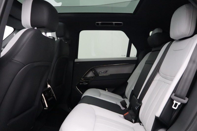 2026 (26) LAND ROVER RANGE ROVER SPORT 3.0 D300 Dynamic SE 5dr Auto 5490681