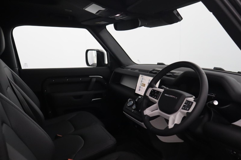 2025 (25) LAND ROVER COMMERCIAL DEFENDER 3.0 D250 Hard Top S Auto [3 Seat] 5279385