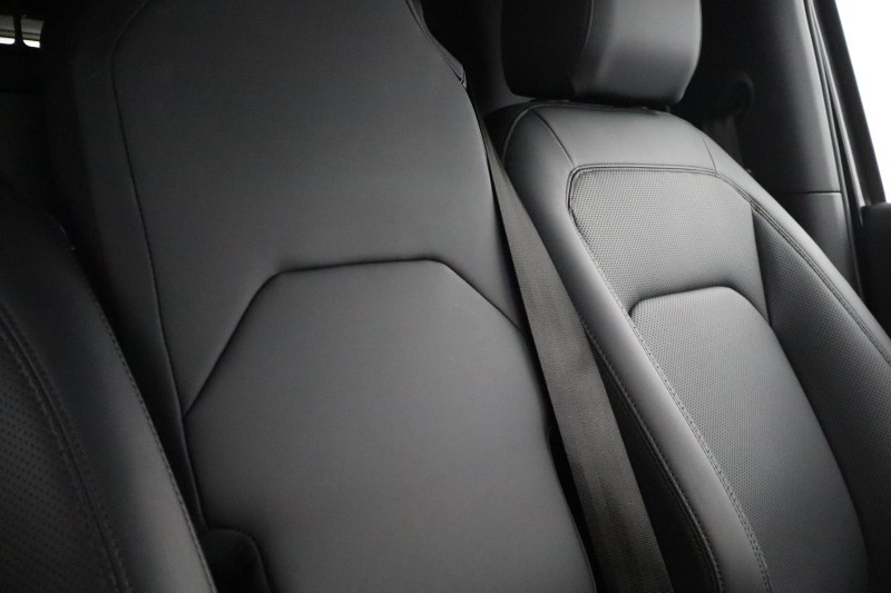 2025 (25) LAND ROVER COMMERCIAL DEFENDER 3.0 D250 Hard Top S Auto [3 Seat] 5279415