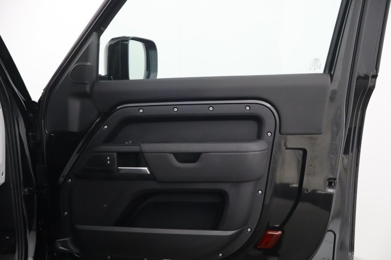 2025 (25) LAND ROVER COMMERCIAL DEFENDER 3.0 D250 Hard Top S Auto [3 Seat] 5279382