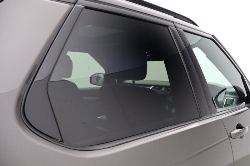 2023 (23) LAND ROVER DISCOVERY 3.0 D300 R-Dynamic HSE 5dr Auto 5293200