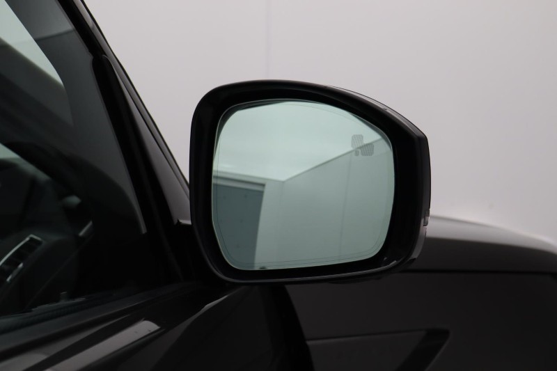 2023 (23) LAND ROVER DISCOVERY 3.0 D300 R-Dynamic HSE 5dr Auto 5293213