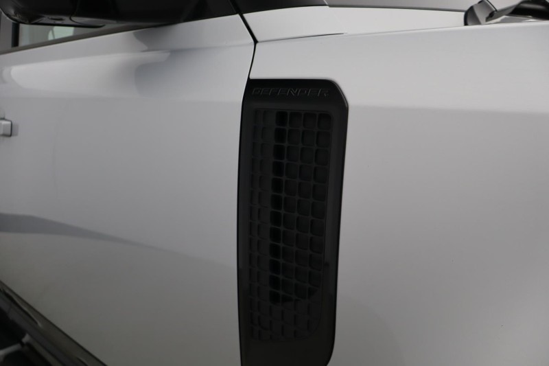 2023 (23) LAND ROVER DEFENDER 3.0 D300 X-Dynamic HSE 110 5dr Auto [7 Seat] 5282254