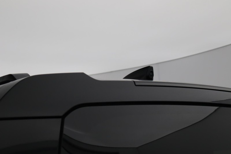 2023 (23) LAND ROVER DEFENDER 3.0 D300 X-Dynamic HSE 110 5dr Auto [7 Seat] 5282264