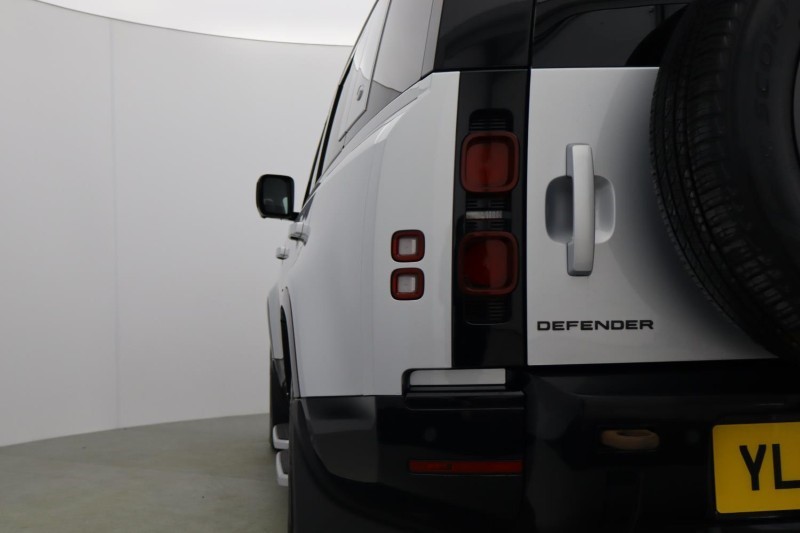 2023 (23) LAND ROVER DEFENDER 3.0 D300 X-Dynamic HSE 110 5dr Auto [7 Seat] 5282243