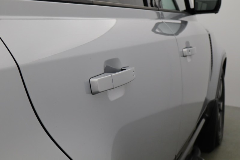 2023 (23) LAND ROVER DEFENDER 3.0 D300 X-Dynamic HSE 110 5dr Auto [7 Seat] 5282247