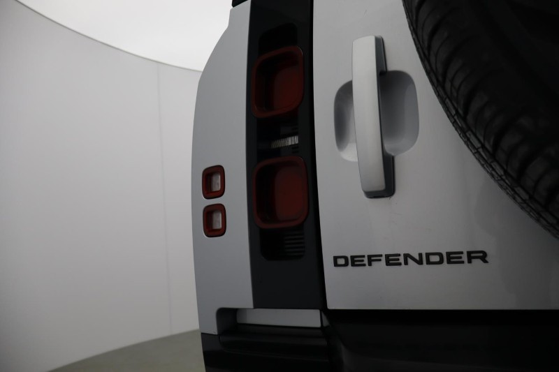 2023 (23) LAND ROVER DEFENDER 3.0 D300 X-Dynamic HSE 110 5dr Auto [7 Seat] 5282239