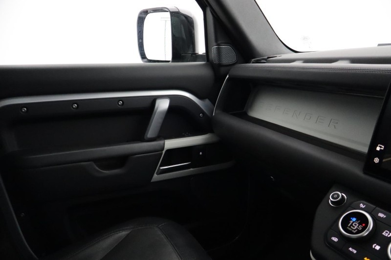 2023 (23) LAND ROVER DEFENDER 3.0 D300 X-Dynamic HSE 110 5dr Auto [7 Seat] 5282305