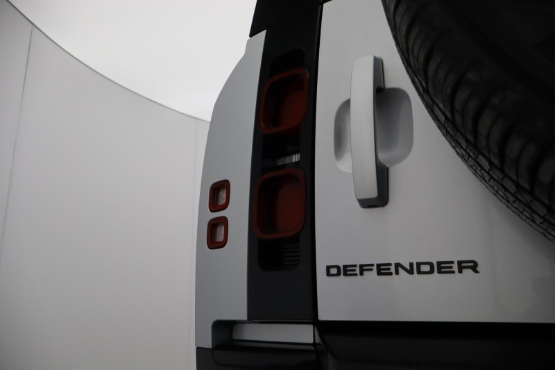 2023 (23) LAND ROVER DEFENDER 3.0 D300 X-Dynamic HSE 110 5dr Auto [7 Seat] 5282240