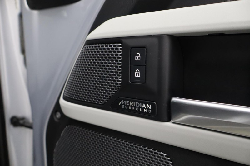 2023 (23) LAND ROVER DEFENDER 3.0 D300 X-Dynamic HSE 110 5dr Auto [7 Seat] 5282282